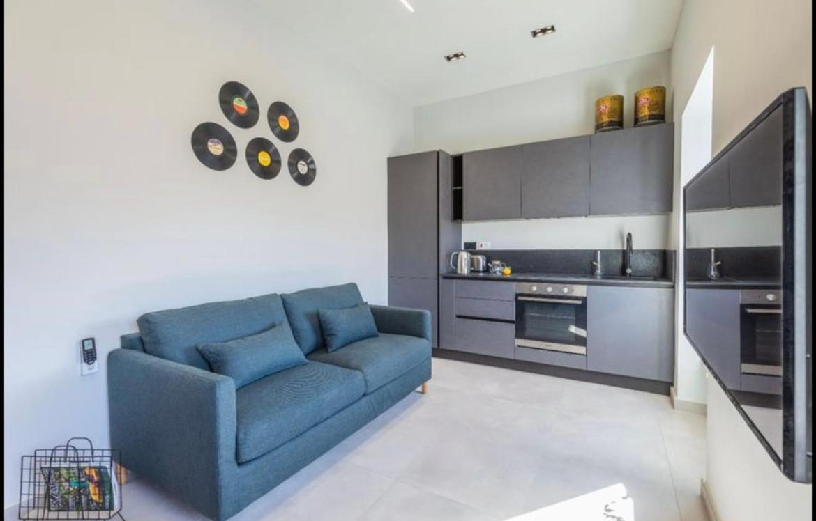 New - Designer Finished 1 Bedroom Apartment A 5 Minutes Ferry Away From Valletta Mosta Exteriör bild
